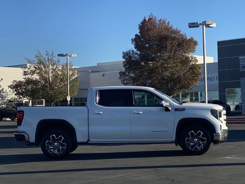 Certified 2026 GMC Sierra 1500 SLE w/ Preferred Package RWD image 12
