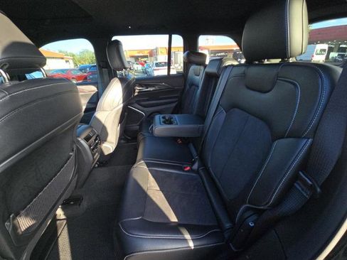 Used 2022 Jeep Grand Cherokee Altitude image 13