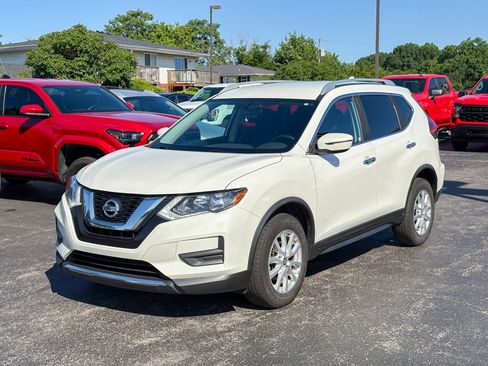 Used 2017 Nissan Rogue SV AWD/4WD image 4
