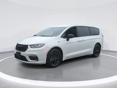 Used 2024 Chrysler Pacifica Limited