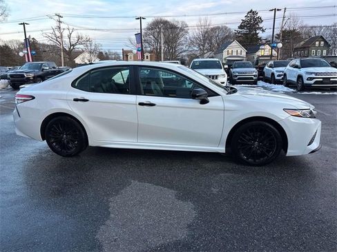 Used 2020 Toyota Camry image 2