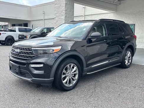 Used 2021 Ford Explorer XLT w/ Equipment Group 202A AWD/4WD image 23