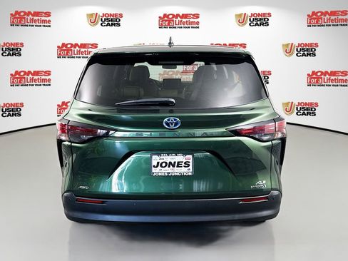 Certified 2023 Toyota Sienna XLE AWD/4WD image 15