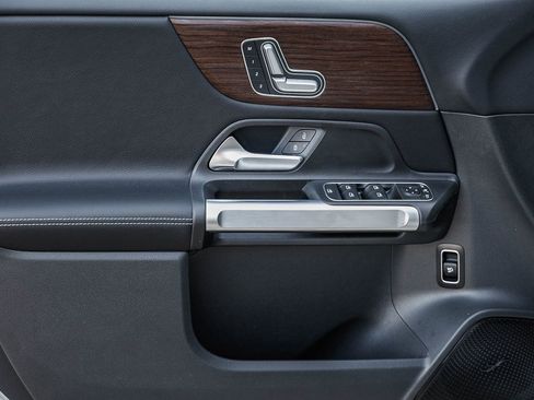 New 2026 Mercedes-Benz GLB 250 image 21