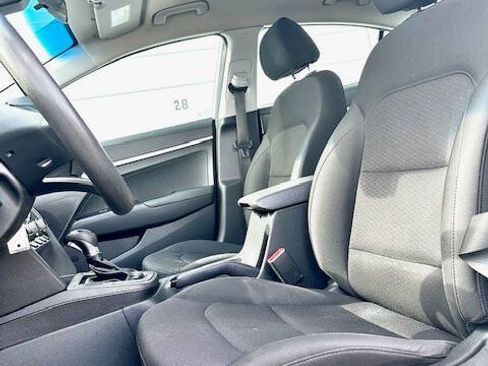 Used 2020 Hyundai Elantra SE w/ Cargo Package (C1) FWD image 10