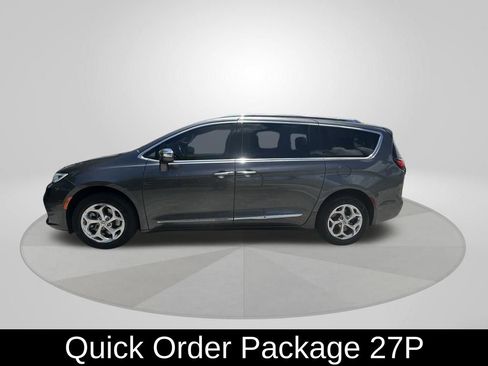 Used 2021 Chrysler Pacifica Limited AWD/4WD image 4