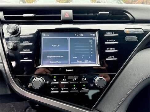 Used 2020 Toyota Camry LE image 19