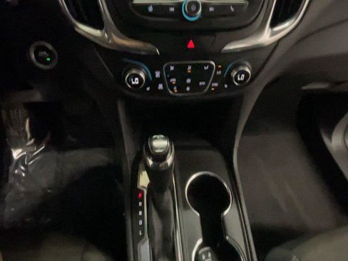 Used 2019 Chevrolet Equinox LT AWD/4WD image 38