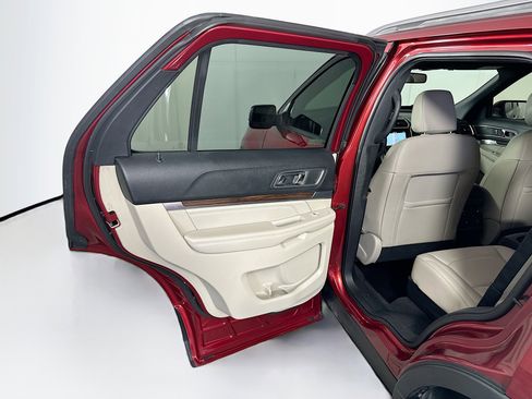 Used 2018 Ford Explorer Limited w/ Equipment Group 301A image 27