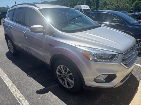 Used 2017 Ford Escape SE w/ SE Leather Comfort Package AWD/4WD image 2