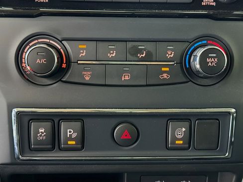 Used 2021 Nissan Titan SV w/ Accessory Utility Package image 15