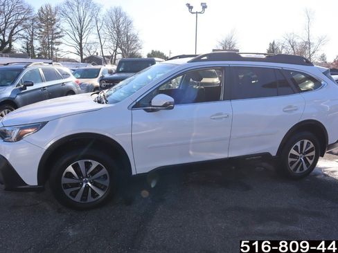 Used 2020 Subaru Outback Premium image 8