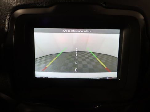 Used 2018 Jeep Renegade Altitude FWD image 40