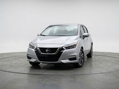 Used 2025 Nissan Versa SV image 2