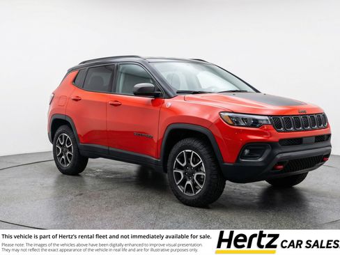 Used 2025 Jeep Compass Trailhawk AWD/4WD image 1