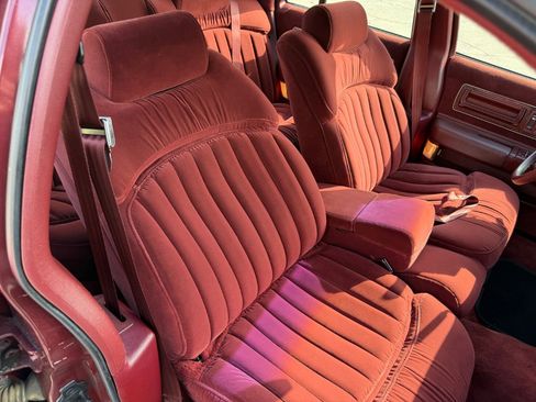 Used 1992 Buick Roadmaster Sedan image 11