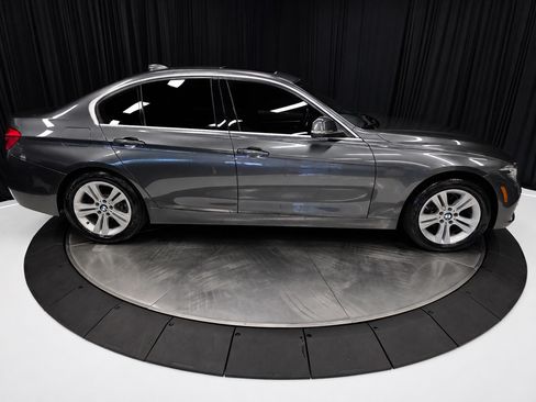 Used 2018 BMW 330i Sedan w/ Convenience Package RWD image 13