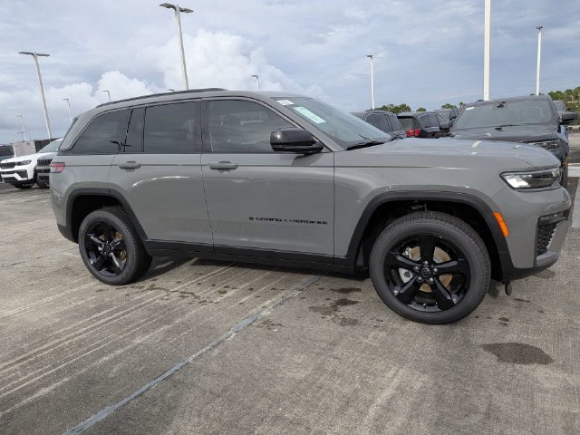 New 2027 Jeep Grand Cherokee Limited w/ Limited Altitude Package RWD image 3