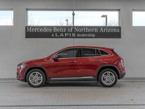 Certified 2021 Mercedes-Benz GLA 250 4MATIC image 2