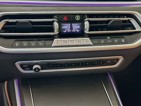 Used 2020 BMW X7 xDrive40i w/ Premium Package image 16