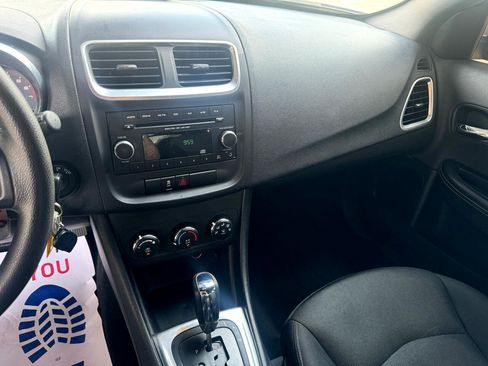 Used 2013 Dodge Avenger SE image 12