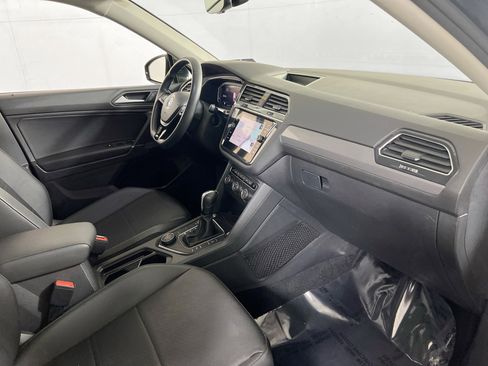 Used 2020 Volkswagen Tiguan SEL image 29