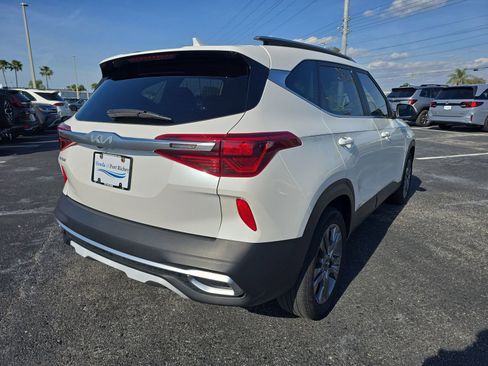 Used 2023 Kia Seltos S w/ Navigation Package image 4