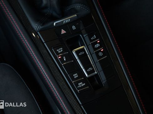 Used 2022 Porsche 718 Boxster Spyder RWD image 32