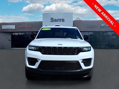 Used 2025 Jeep Grand Cherokee Altitude
