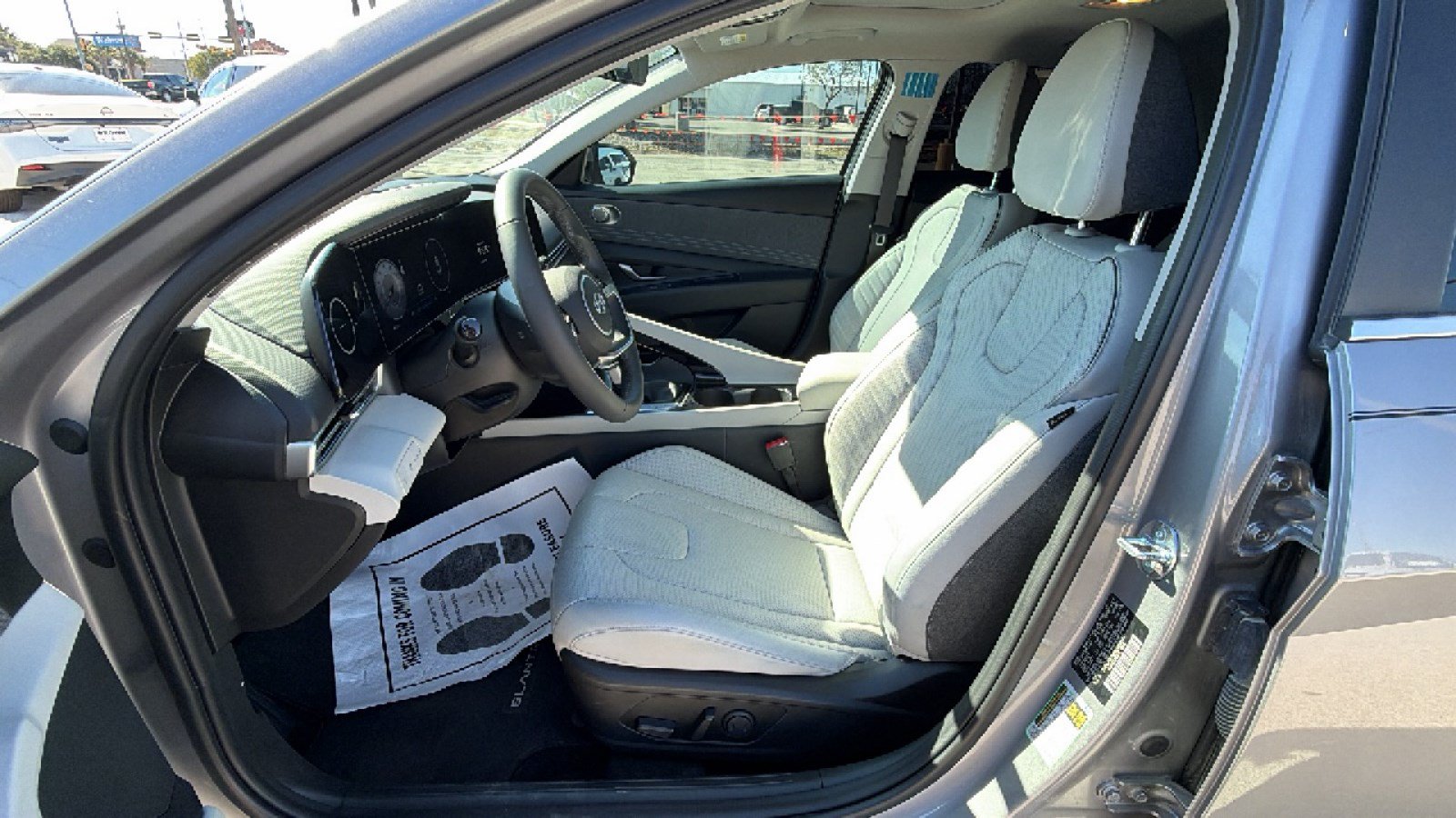 Used 2025 Hyundai Elantra Limited w/ Cargo Package FWD image 10