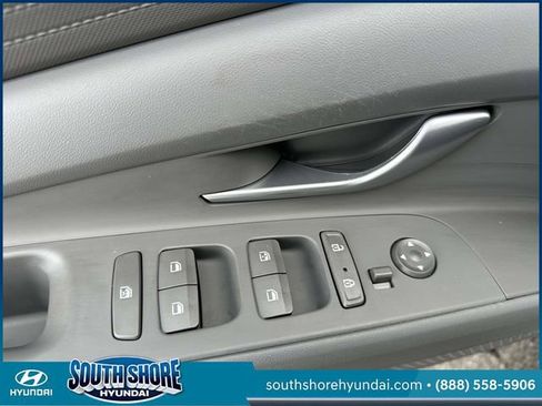 Certified 2023 Hyundai Elantra SEL image 18