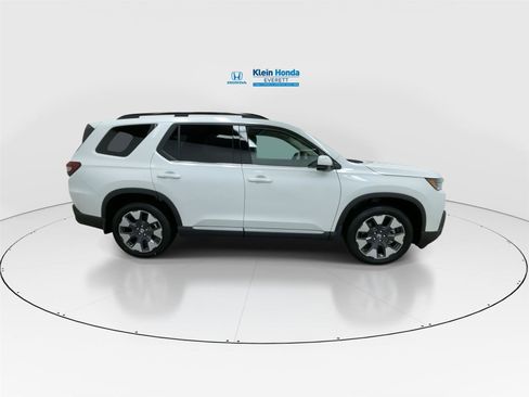 New 2026 Honda Pilot Touring image 3