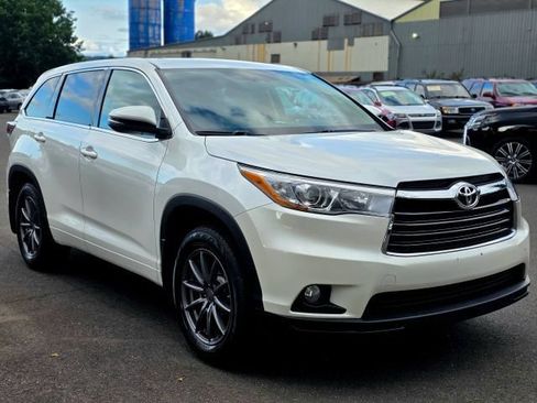 Used 2016 Toyota Highlander LE AWD/4WD image 1