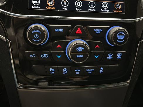 Used 2020 Jeep Grand Cherokee Limited w/ Luxury Group II image 26