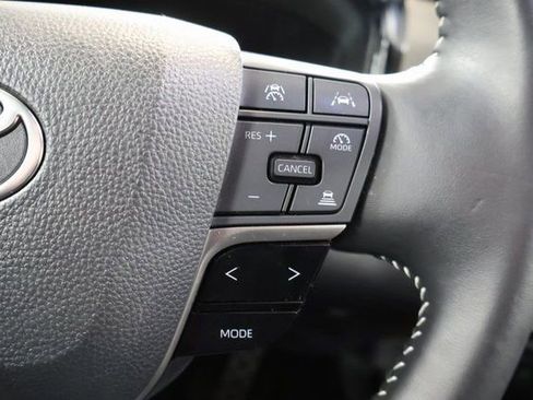 Used 2025 Toyota Camry SE image 21