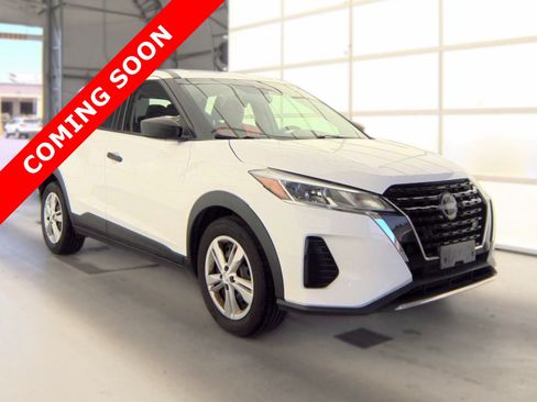 Used 2023 Nissan Kicks S FWD image 3