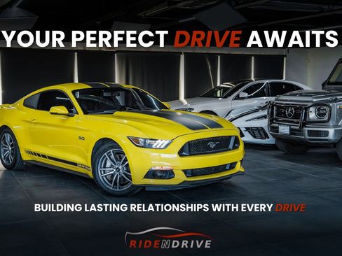 Used 2017 Dodge Charger R/T image 2