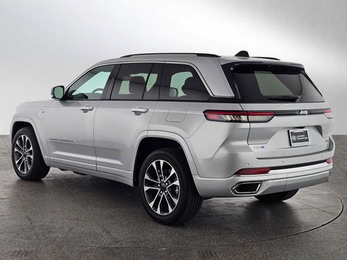 Used 2023 Jeep Grand Cherokee Overland AWD/4WD image 3