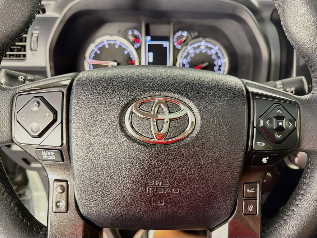 Used 2022 Toyota 4Runner TRD Off-Road Premium AWD/4WD image 16