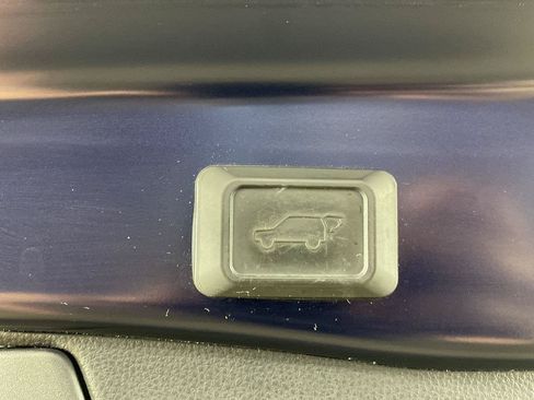 Used 2020 Toyota RAV4 Limited AWD/4WD image 30