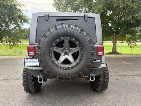 Used 2017 Jeep Wrangler Unlimited Rubicon w/ Cold Weather Group AWD/4WD image 8