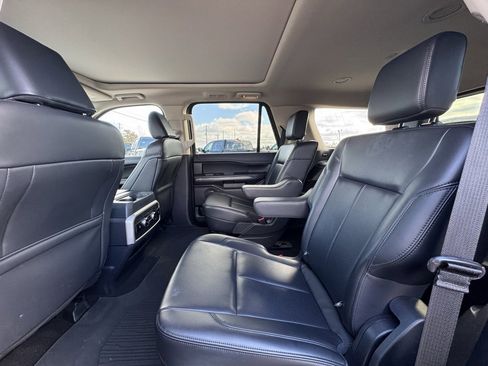 Used 2023 Ford Expedition XLT image 12