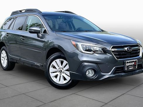 Used 2018 Subaru Outback 2.5i Premium AWD/4WD image 3