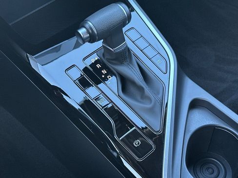 Used 2024 Kia Niro LX image 21