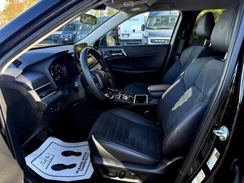 Used 2023 Mitsubishi Outlander SE image 11