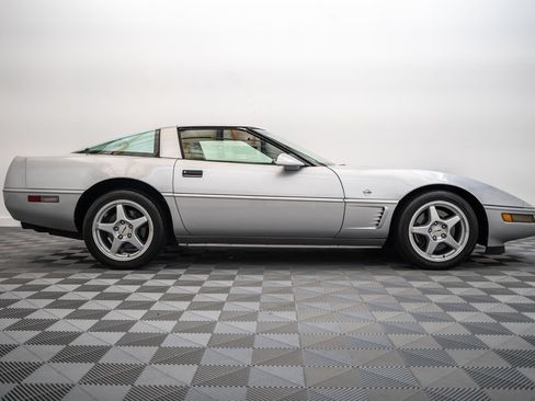 Used 1996 Chevrolet Corvette Coupe RWD image 4