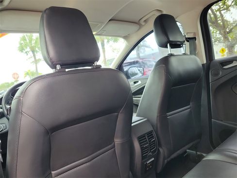 Used 2018 Ford Escape Titanium image 12