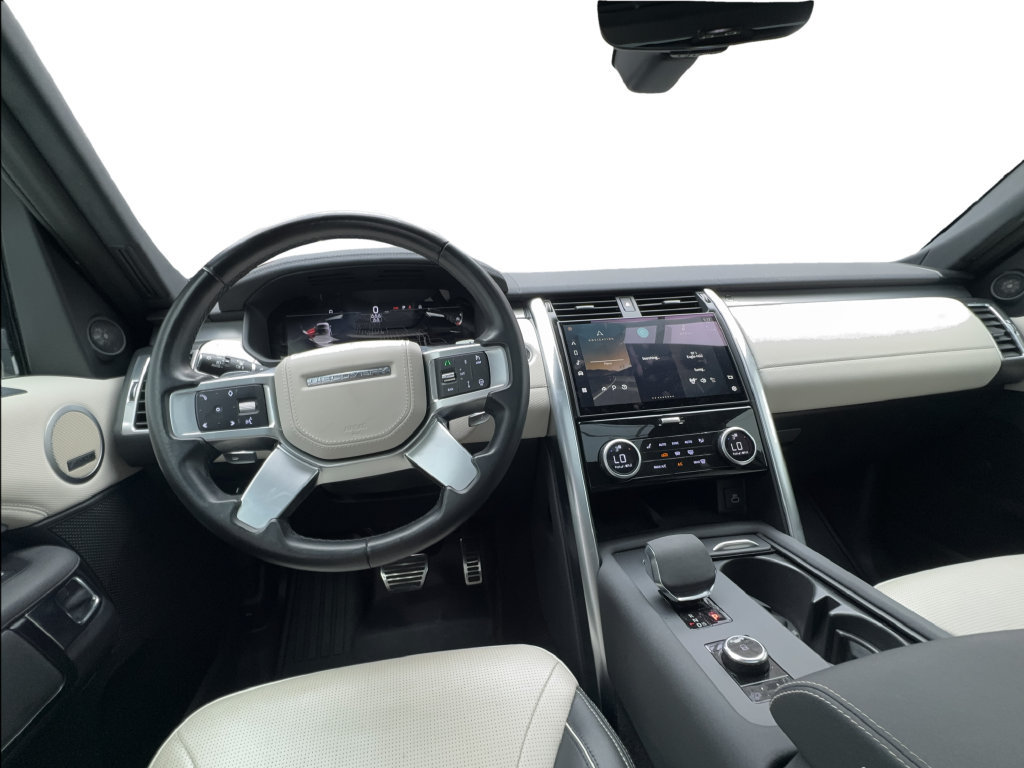 Used 2023 Land Rover Discovery HSE R-Dynamic AWD/4WD image 39