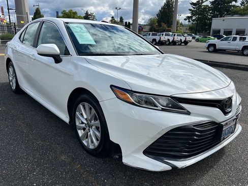 Used 2020 Toyota Camry LE FWD image 3