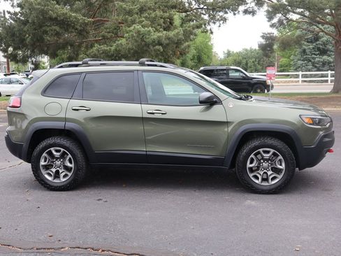 Used 2019 Jeep Cherokee Trailhawk w/ Cold Weather Group AWD/4WD image 3